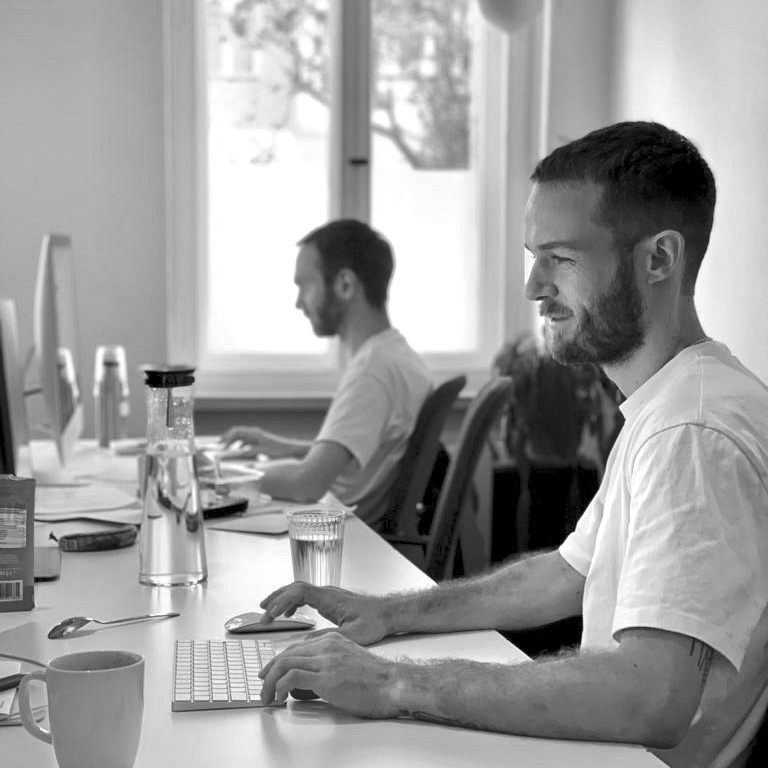 studio nunc approach backstage jonas and max working at their places