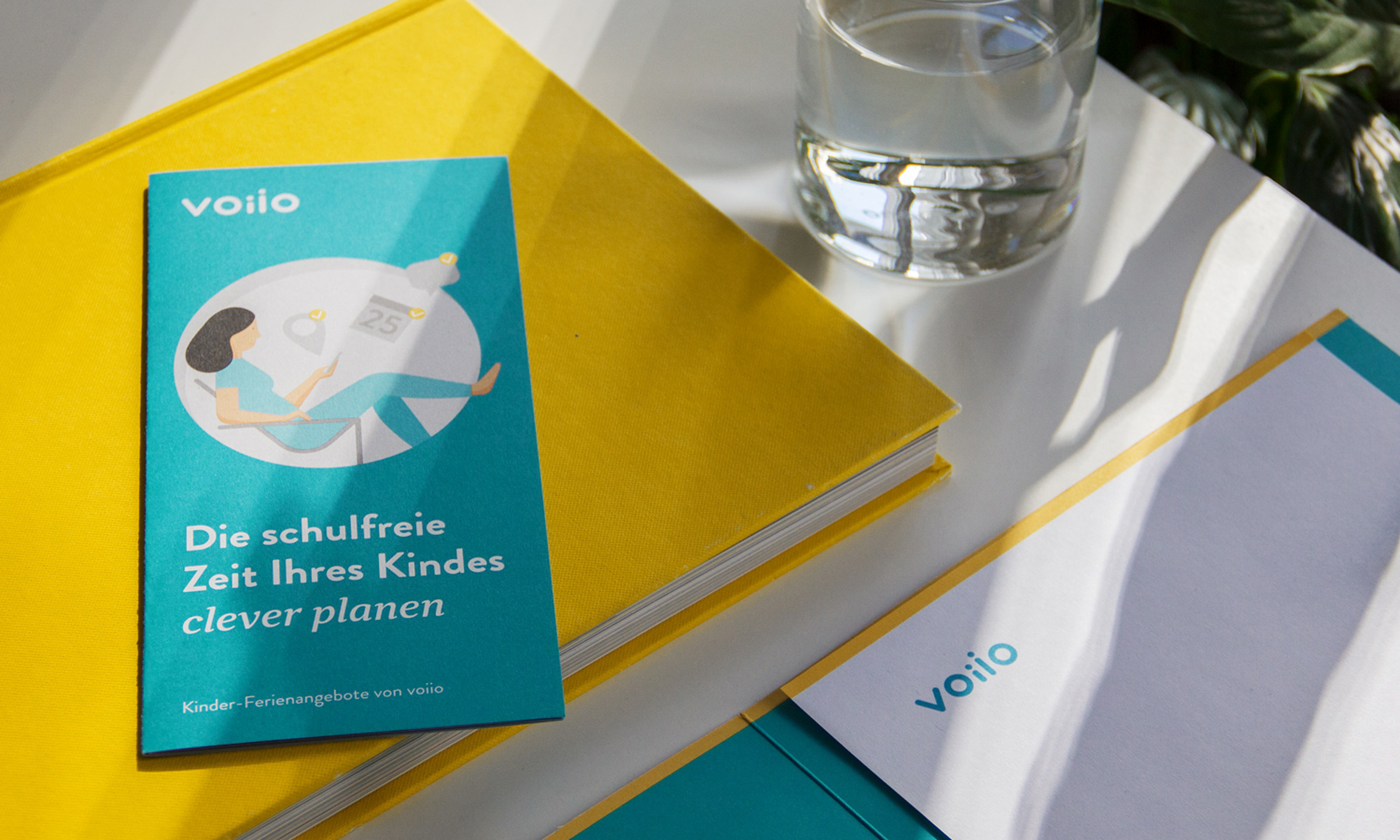 studio nunc voiio case flyer and folder on the table